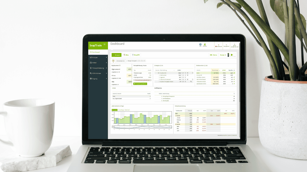 Laptop zeigt neues SnapTrade Dashboard mit KPIs für Onlineshops, Amazon und eBay